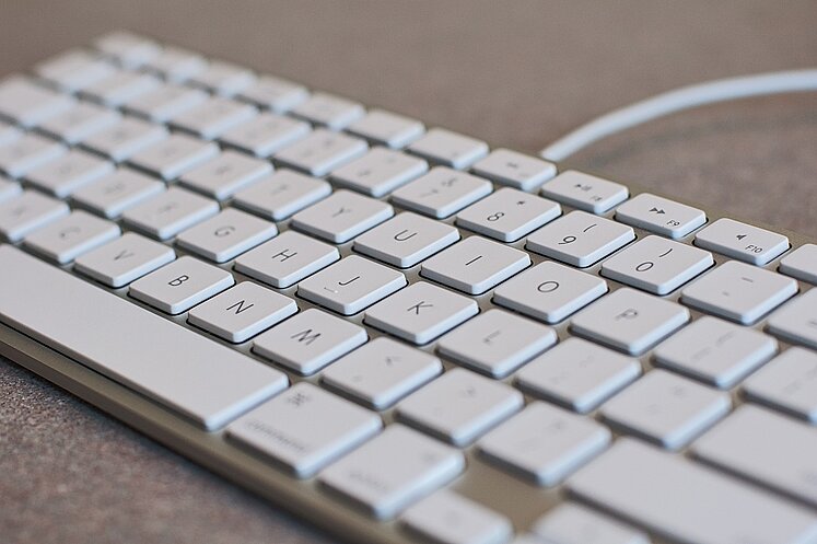 weiße Laptop-Tastatur