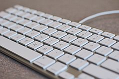 weiße Laptop-Tastatur