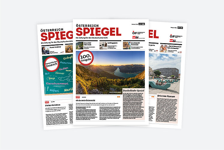 Drei Ausgaben des Österreich Spiegels mit hellem Hintergrund.